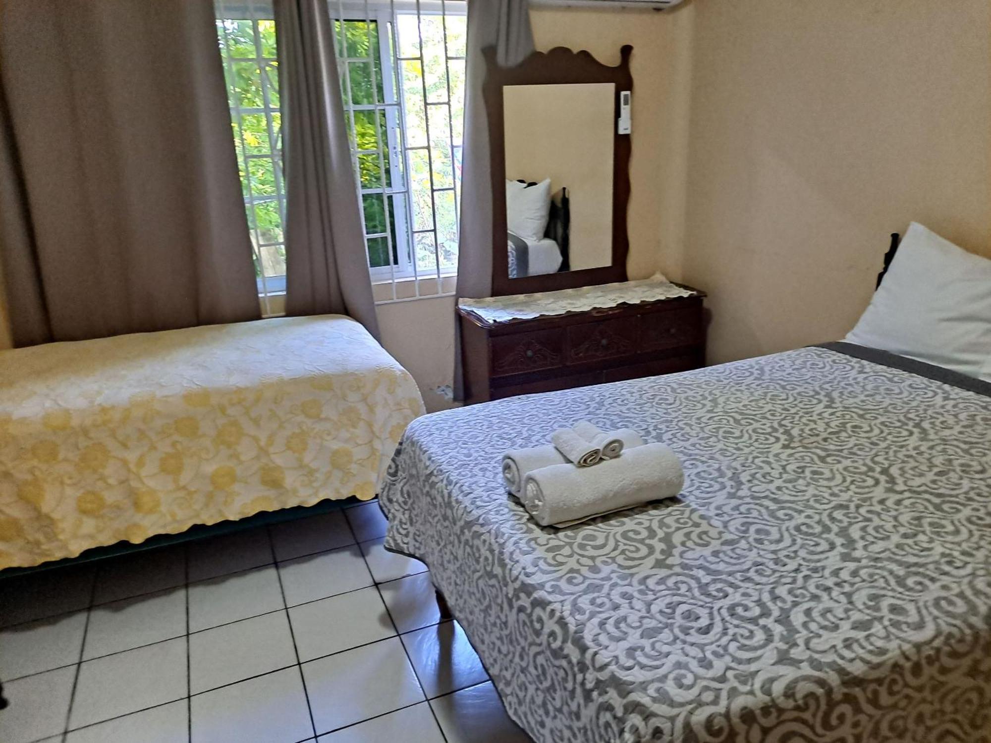 Chaudhry Holiday House Montego Bay Ngoại thất bức ảnh
